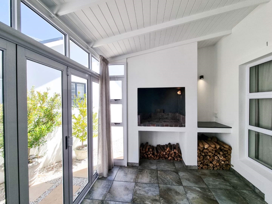 2 Bedroom Property for Sale in Sandbaai Western Cape